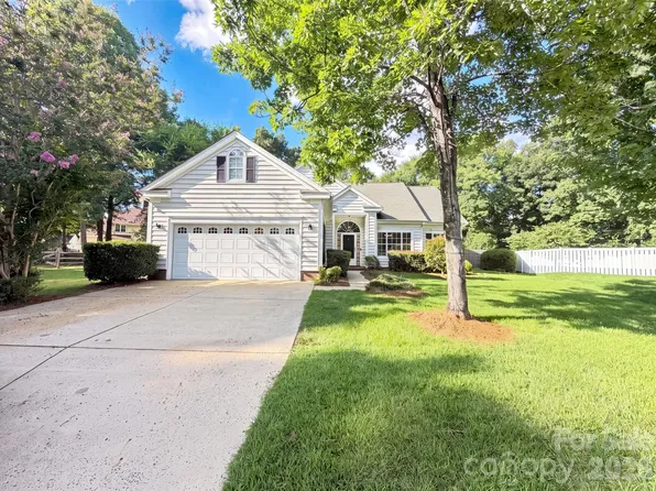 8536 Albury Walk Ln, Charlotte, NC 28277