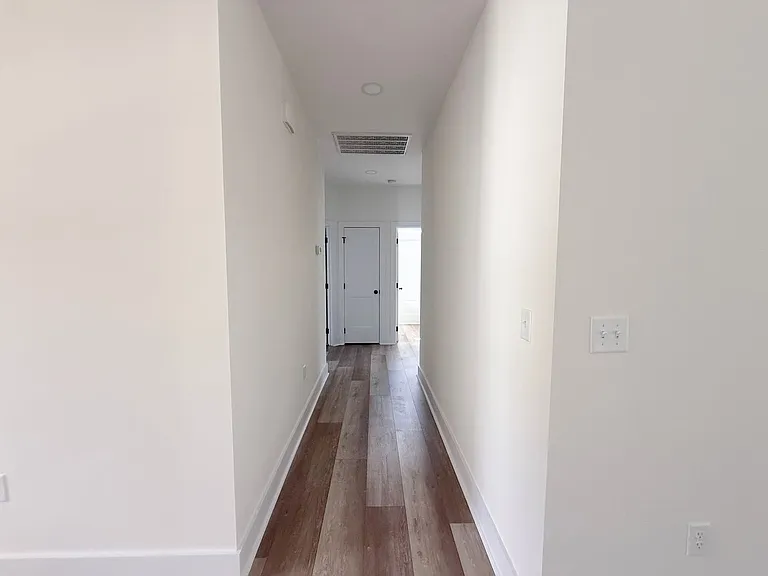 1403 Westbrook Cir — Photo 18