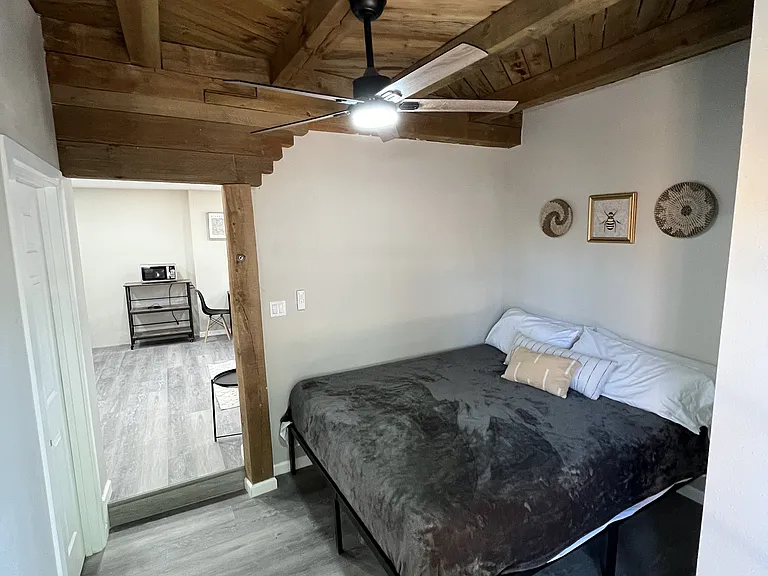 1204 Sawmill Rd NW #1 — Photo 2
