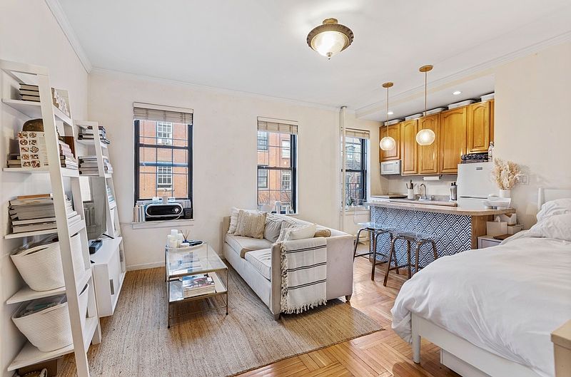 1st image of 270 W 11th St APT 4C
