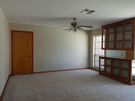 3rd image of 1611 Avenue Q