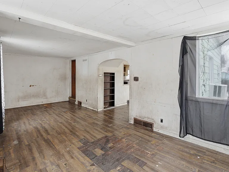 2310 Jerome St — Photo 2
