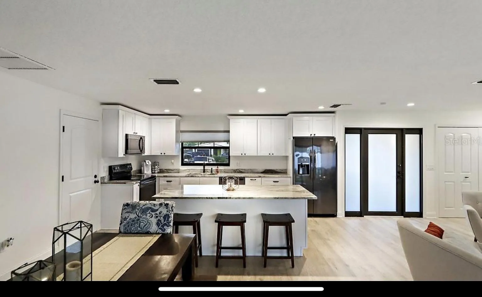 2 bed, 1161 sqft, $3,700 — Photo 4