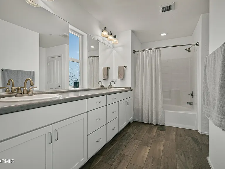 652 Brindle Dr — Photo 7