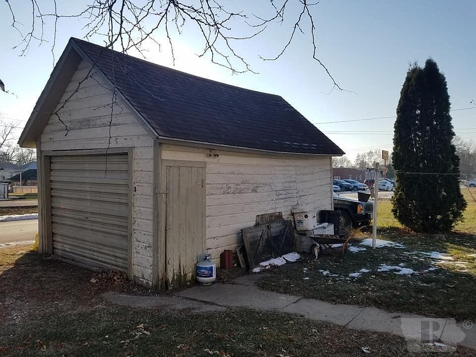 2nd image of 327 N Main St
