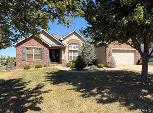 5537 S Woods Manor Dr, Smithton, IL 62285