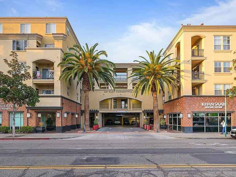 Pinnacle at Fullerton — Photo 28
