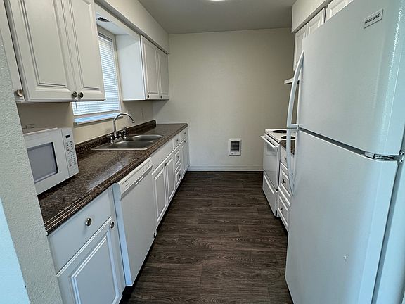 5th image of 1301 Holly St APT A