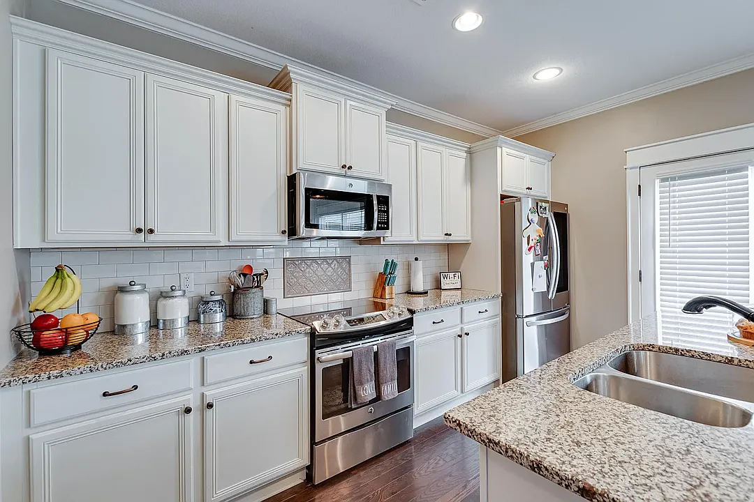 3 bed, 2230 sqft, $2,650 — Photo 4
