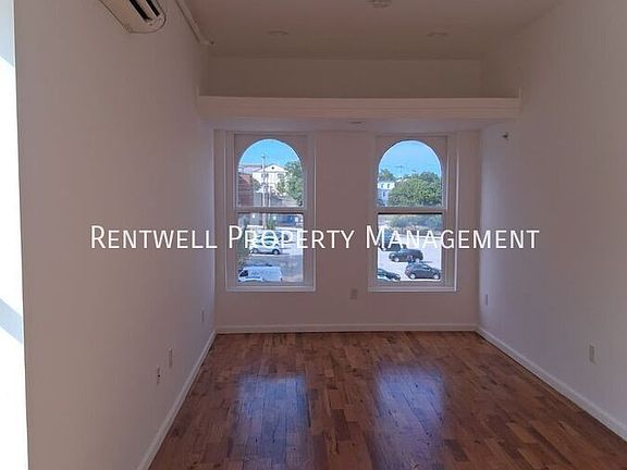 4th image of 120 E Main St #15