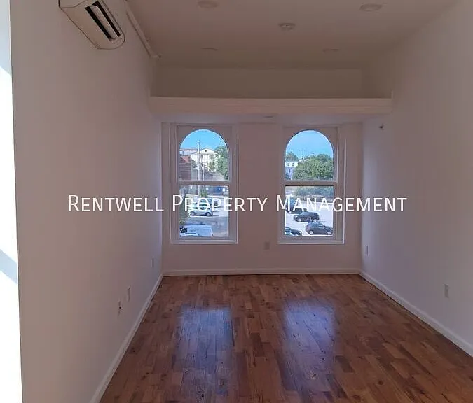 120 E Main St #15 — Photo 4