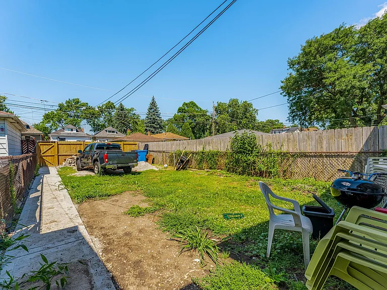 7008 S Oakley Ave — Photo 23
