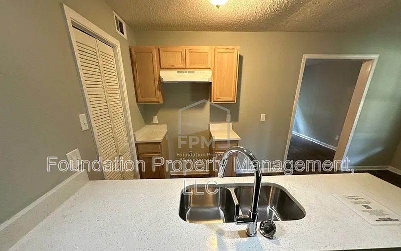 3 bed, 2.0 bath, 1234 sqft, $1,250 — Photo 4