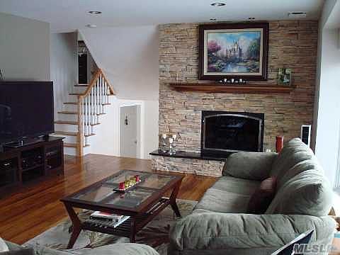 4th image of 11 Paddock Ln