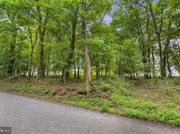 5 Rettinger Rd, Halifax, PA 17032