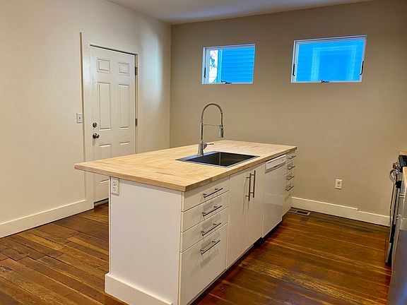 3rd image of 161 Hudson St #1