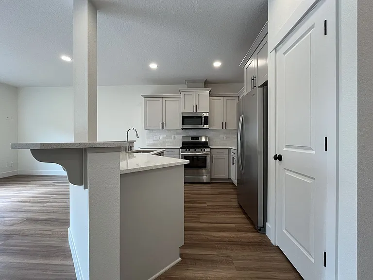 2875 S Magnolia Dr — Photo 5