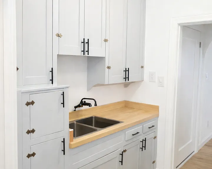 2615 S Victoria Ave — Photo 11