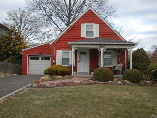 7 Miles Avenue, Albertson, NY 11507
