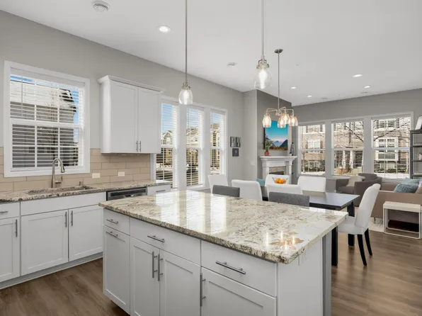 8130 Central Park Way N, Maple Grove, MN 55369