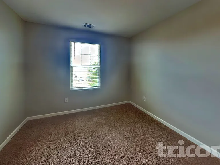 1942 Hudson Dr — Photo 9