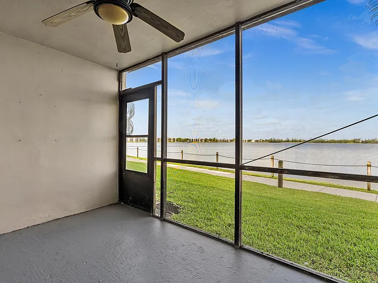 109 Lake Emerald Dr #108 — Photo 12