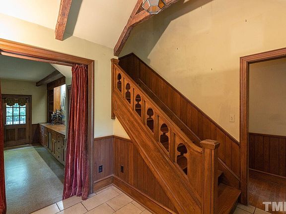 3rd image of 321 Buncombe St