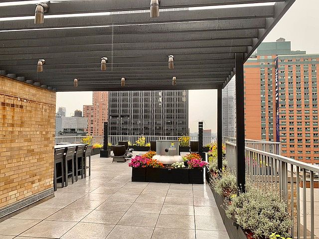 1st image of 150 W 51st St APT 2022