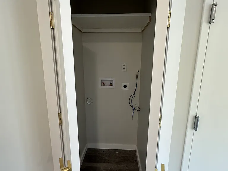 661 W Broadway #3 — Photo 5