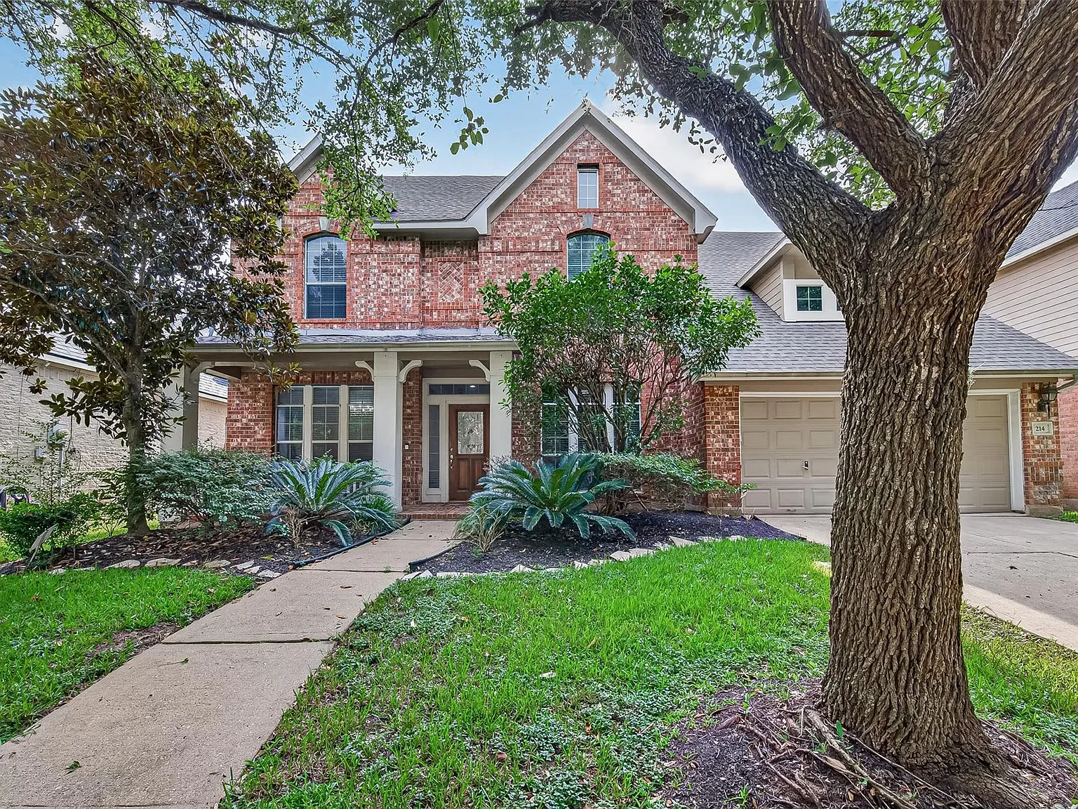 4 bed, 3.5 bath, 2822 sqft, $2,990 — Photo 1