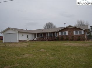 1412 Mountain View Church Rd, Hamptonville, NC 27020