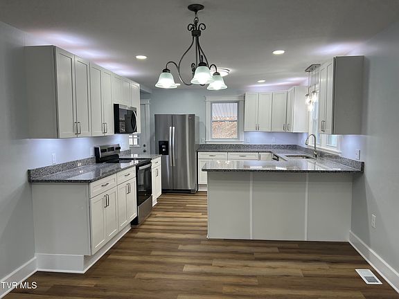 4th image of 1229 Harrison Ave