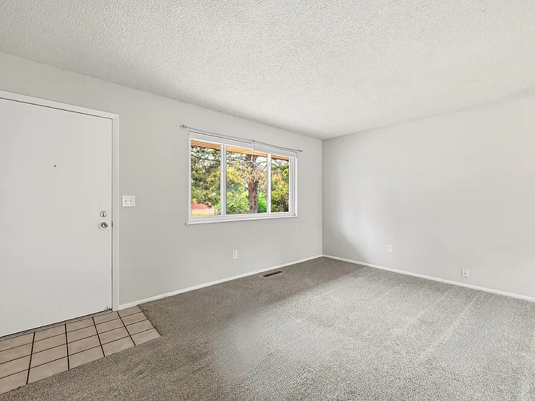 4935 Montebello Dr — Photo 3