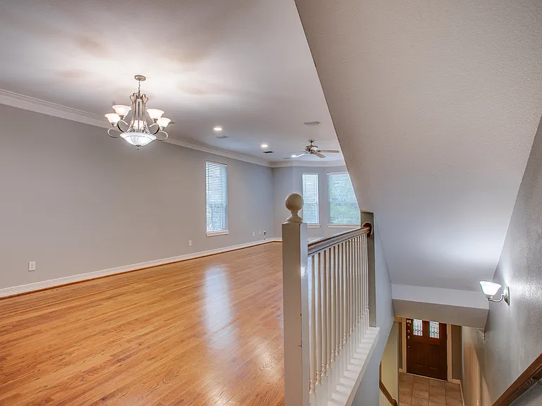 3951 N Hall St — Photo 10