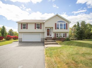 32 Lasalle Dr, Bangor, ME 04401