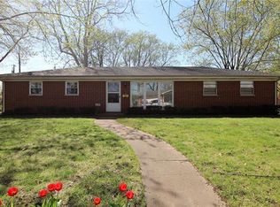 121 Sheffield Dr, Belleville, IL