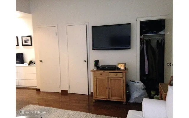 Rented by Douglas Elliman | media 8