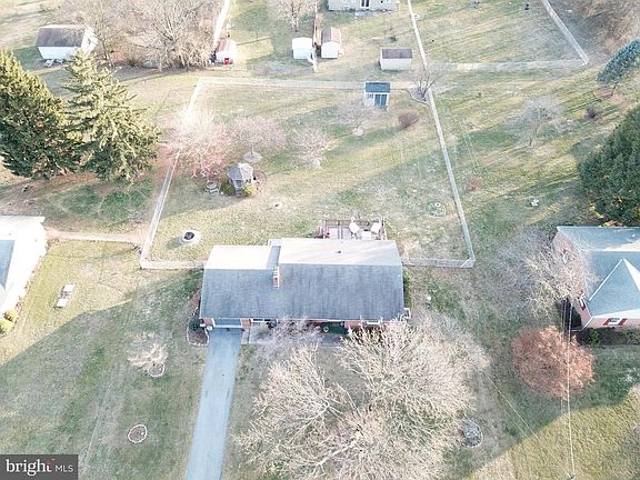 4th image of 17531 Woodlawn Dr