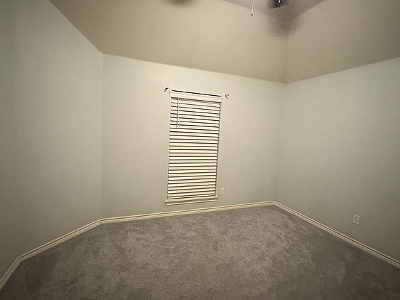 2nd image of 517 Newport Ct