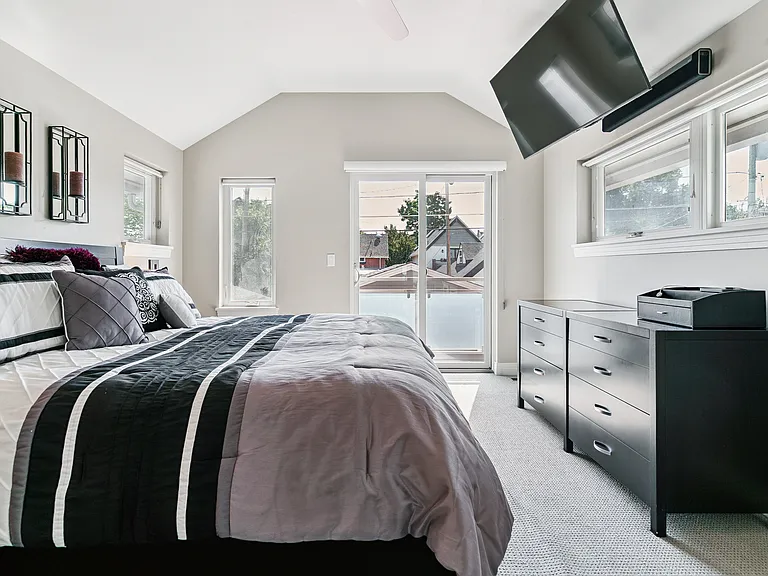2428 N Clarkson St — Photo 21