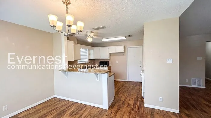 3 bed, 2.0 bath, 1396 sqft, $1,945 — Photo 4