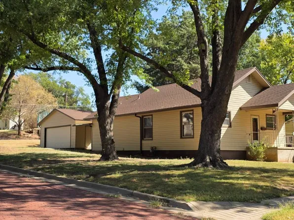 640 W A Ave, Kingman, KS 67068