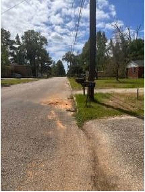Exterior Neighborhood (street photo)
