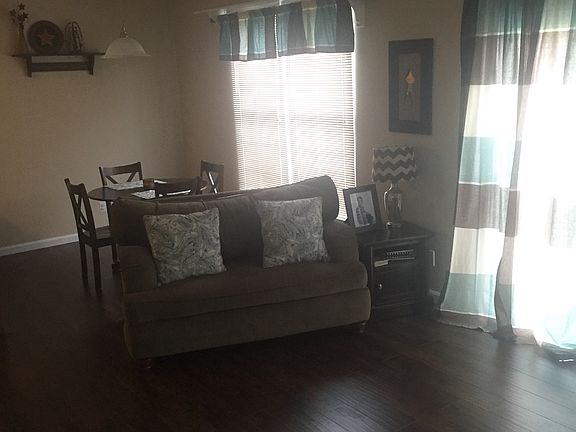 3rd image of 302 Glencoe Ln