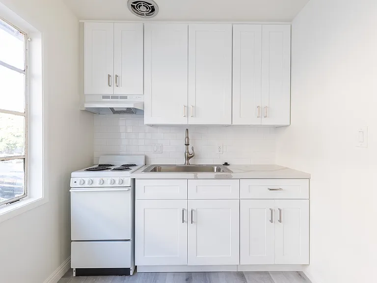 4561 N Figueroa St #5 — Photo 6