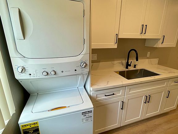 5th image of 2022 Eleanore Dr #201