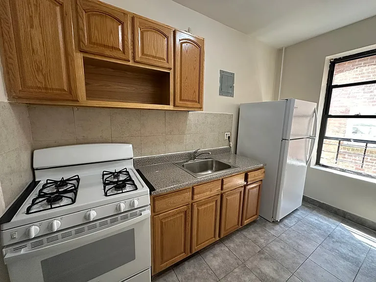 89-09 32nd Ave #J2 — Photo 6