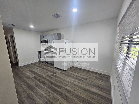 2nd image of 1730 Acapulco Dr APT 3B