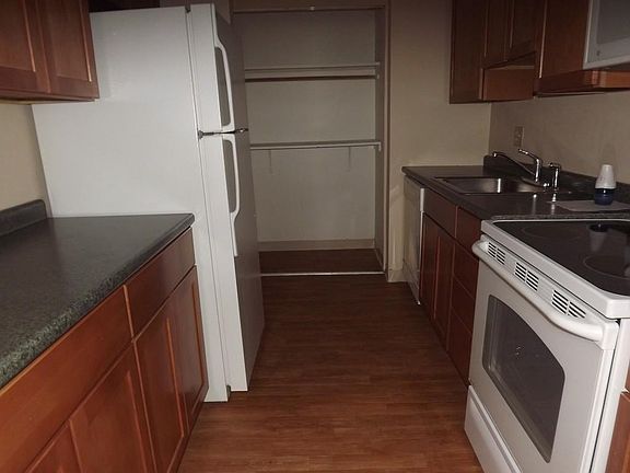 4th image of 770 E Ashland St #8J