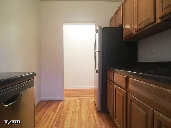 2nd image of 3121 29th St APT 6J